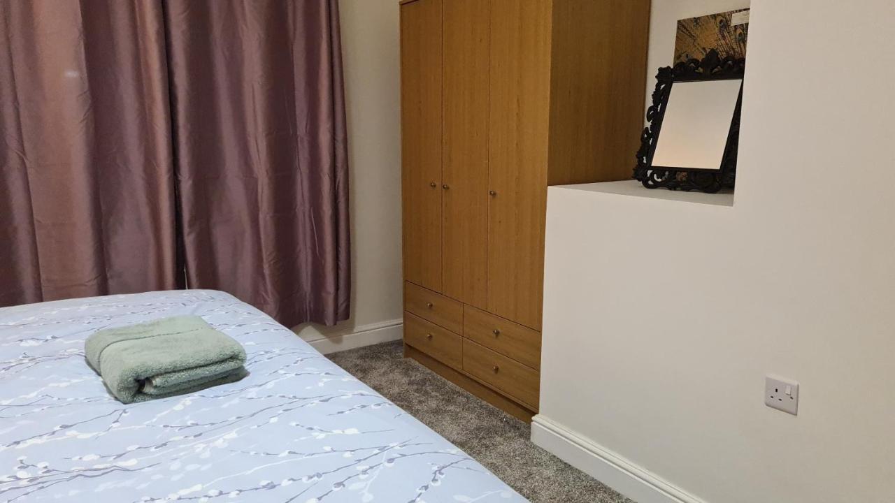Spacious 3 Bedroom House, 6 Beds In Spondon, Derby With Parking Exteriör bild